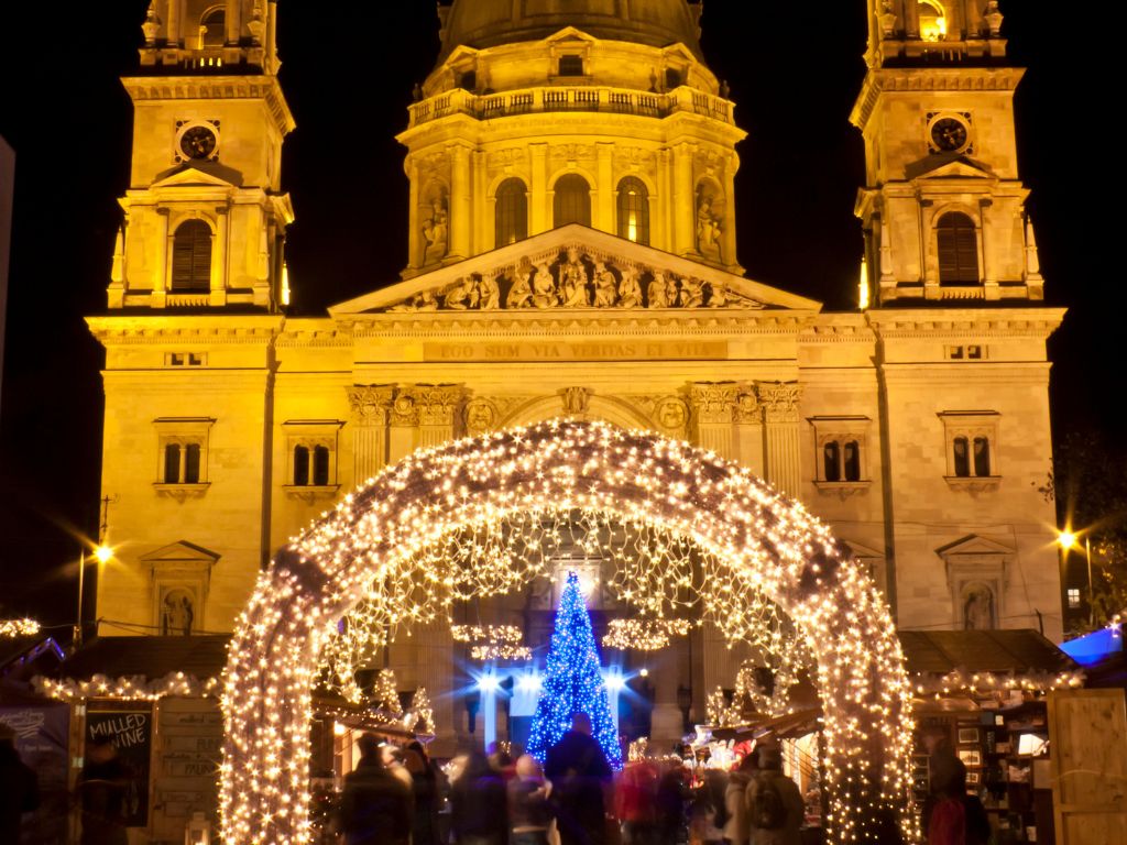 ADVENT u Budimpešti iz Splita Šibenika i Zadra RASPRODANO NIK