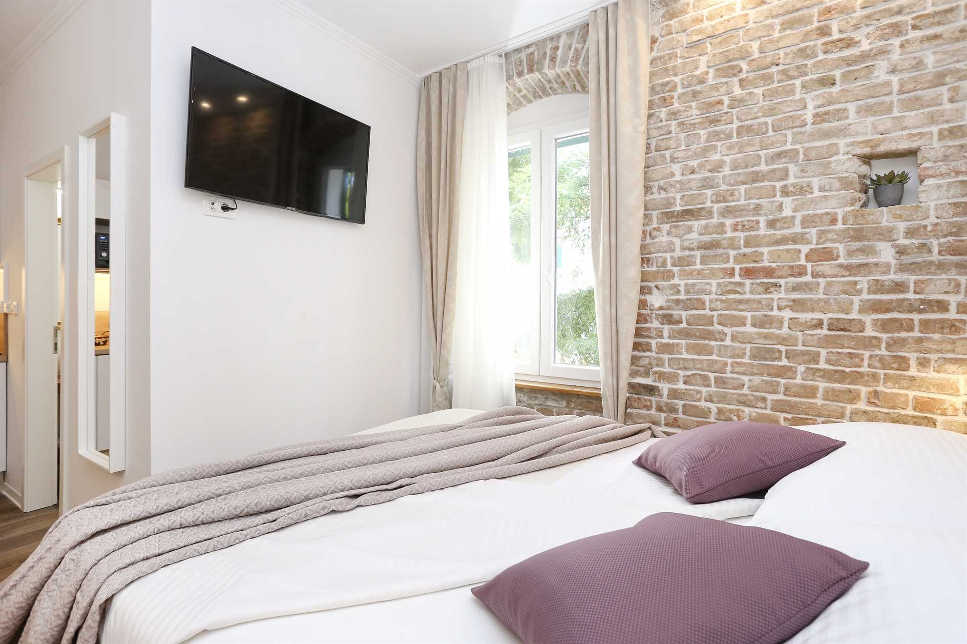Luxury studio apartment in the Old town, Monfrina 2