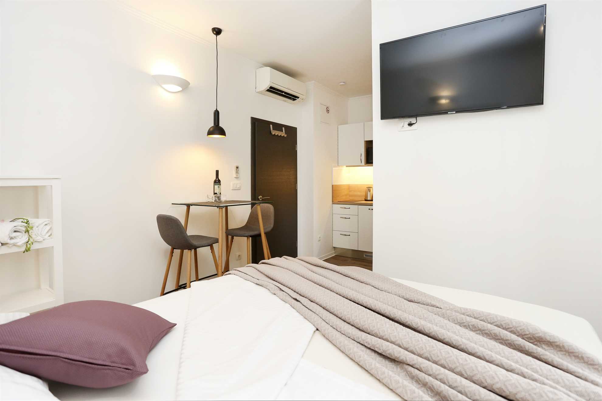 Luxury studio apartment in the Old town, Monfrina 2