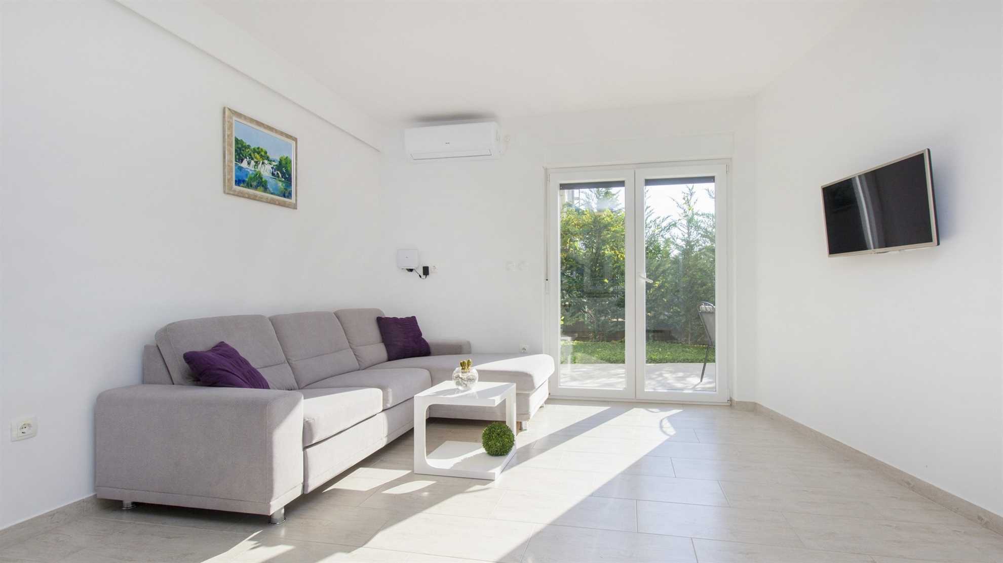 Apartment LUKA A1 - modern seafront apartment with a garden, bike, grill, parking and free Wi-Fi