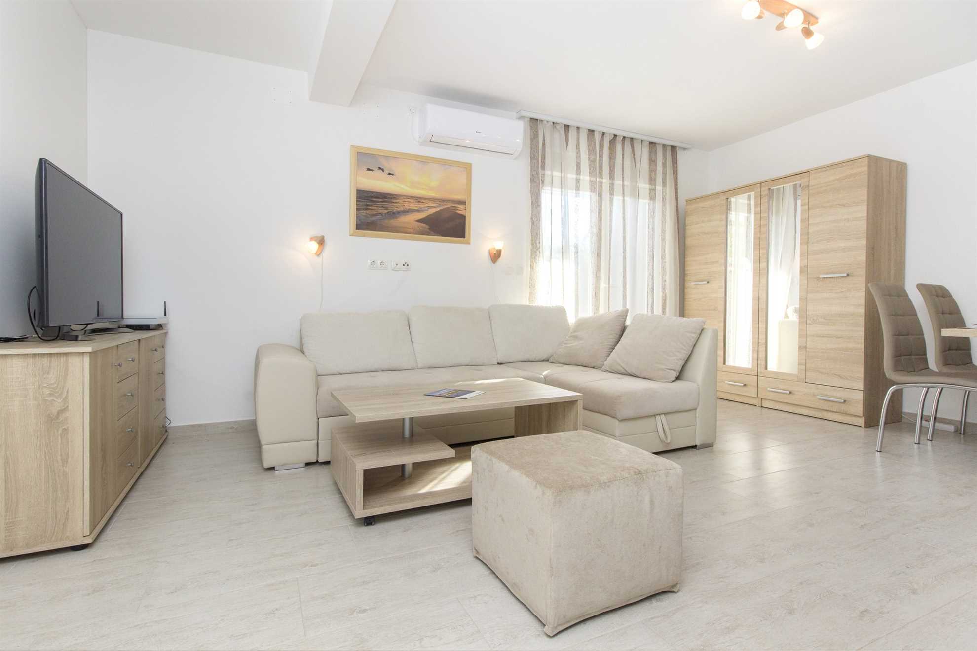 Apartment GABRIELLA A1- apartment in a first row to the sea,with free parking, WI-Fi, grill