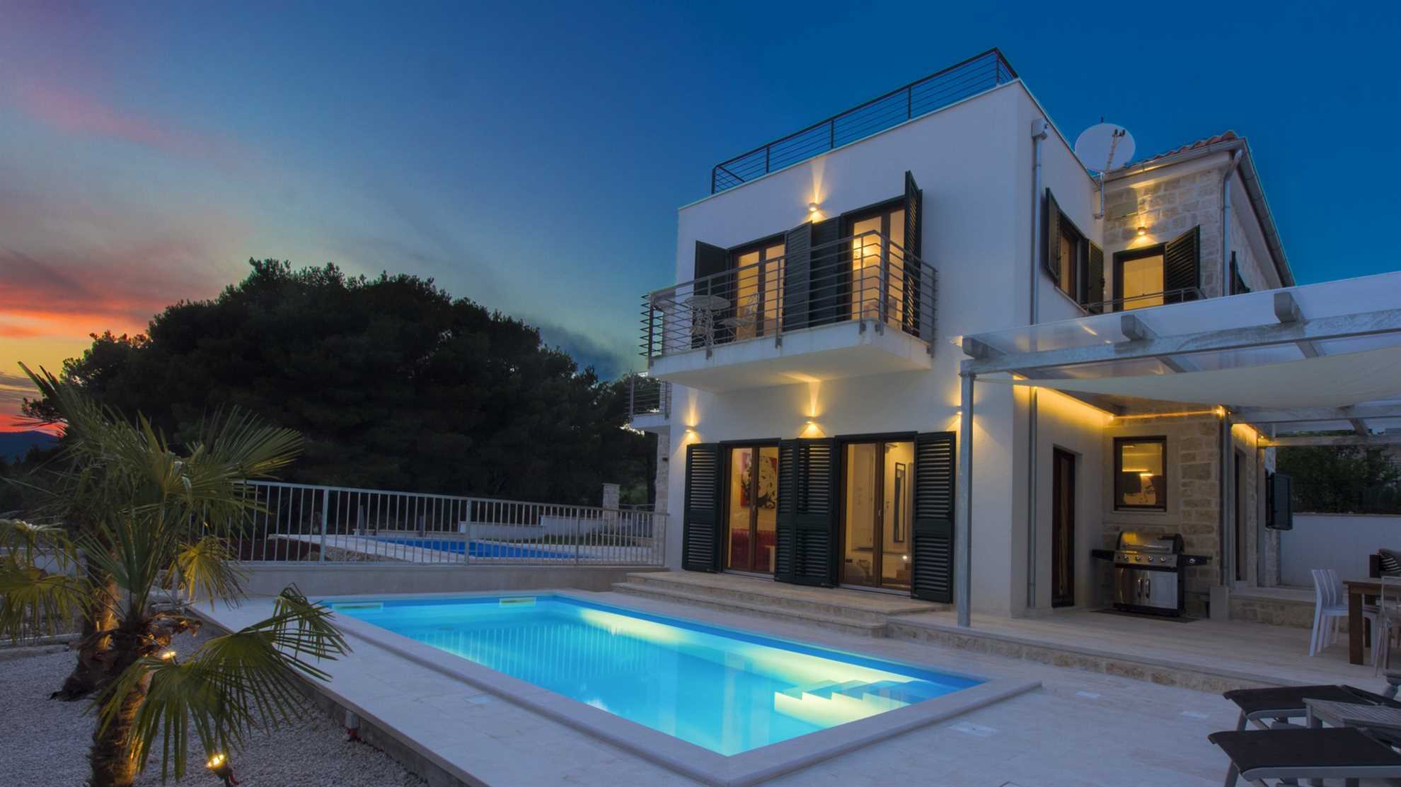 Villa SUNCE - modern house with pool and roof terrace, 500 m to the beach, free WIFI & parking