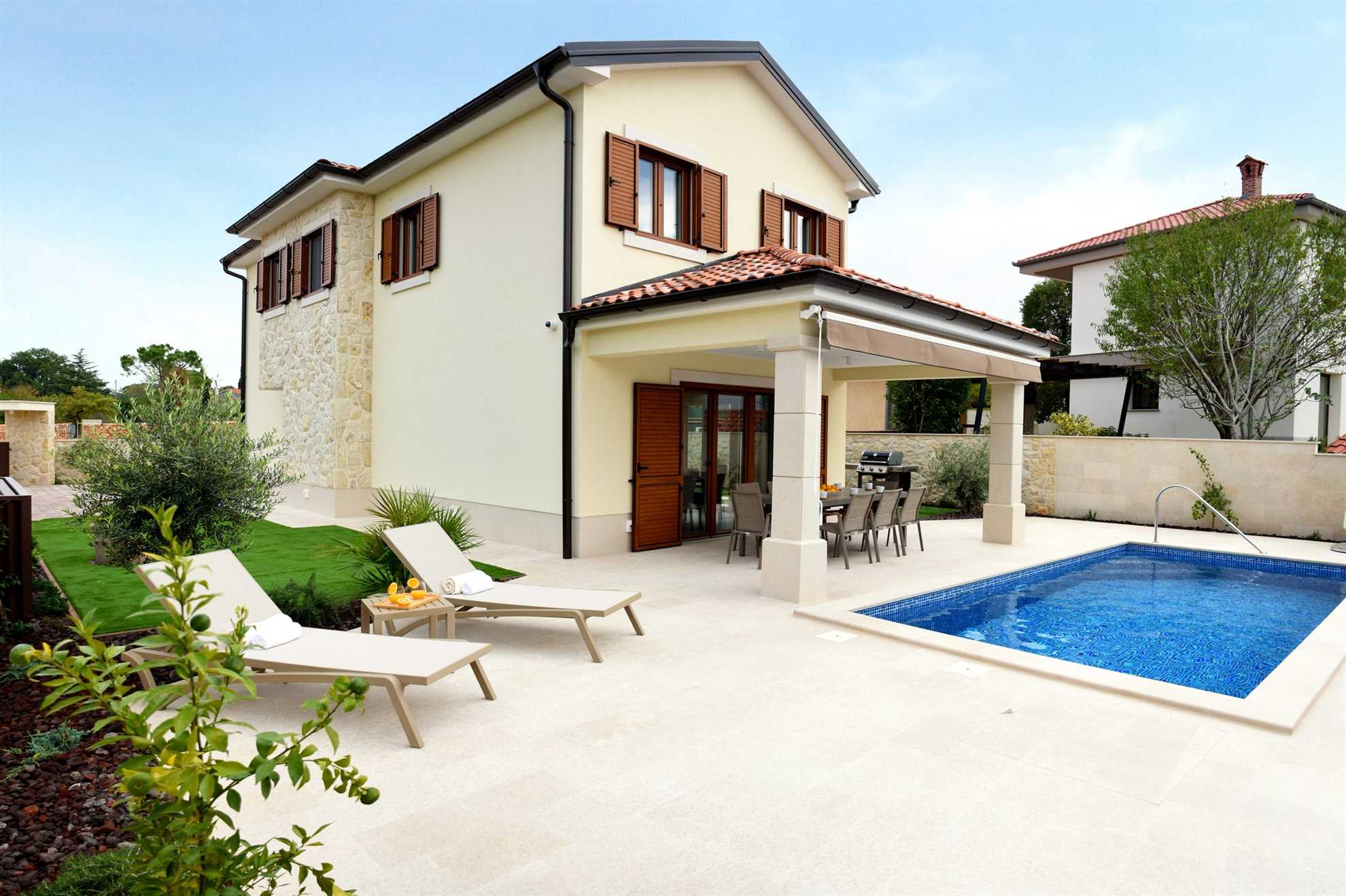 Villa Julija with heated swimming pool