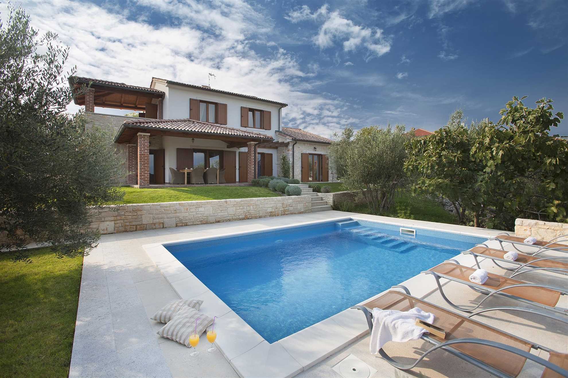 Beautiful Luxury Villa Maria with a swimming pool, near the Sea
