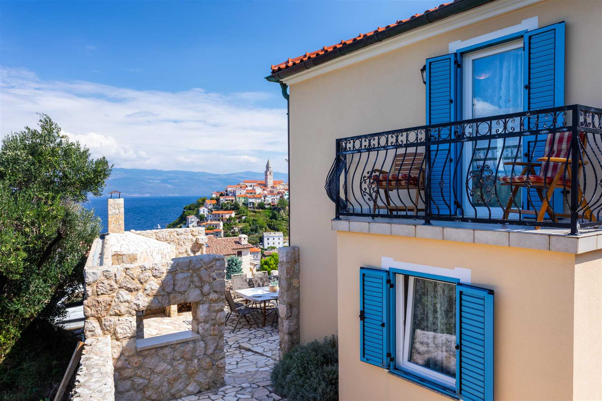 Villa Pinia with panoramic Seaview, heated swimming pool and boat in Vrbnik