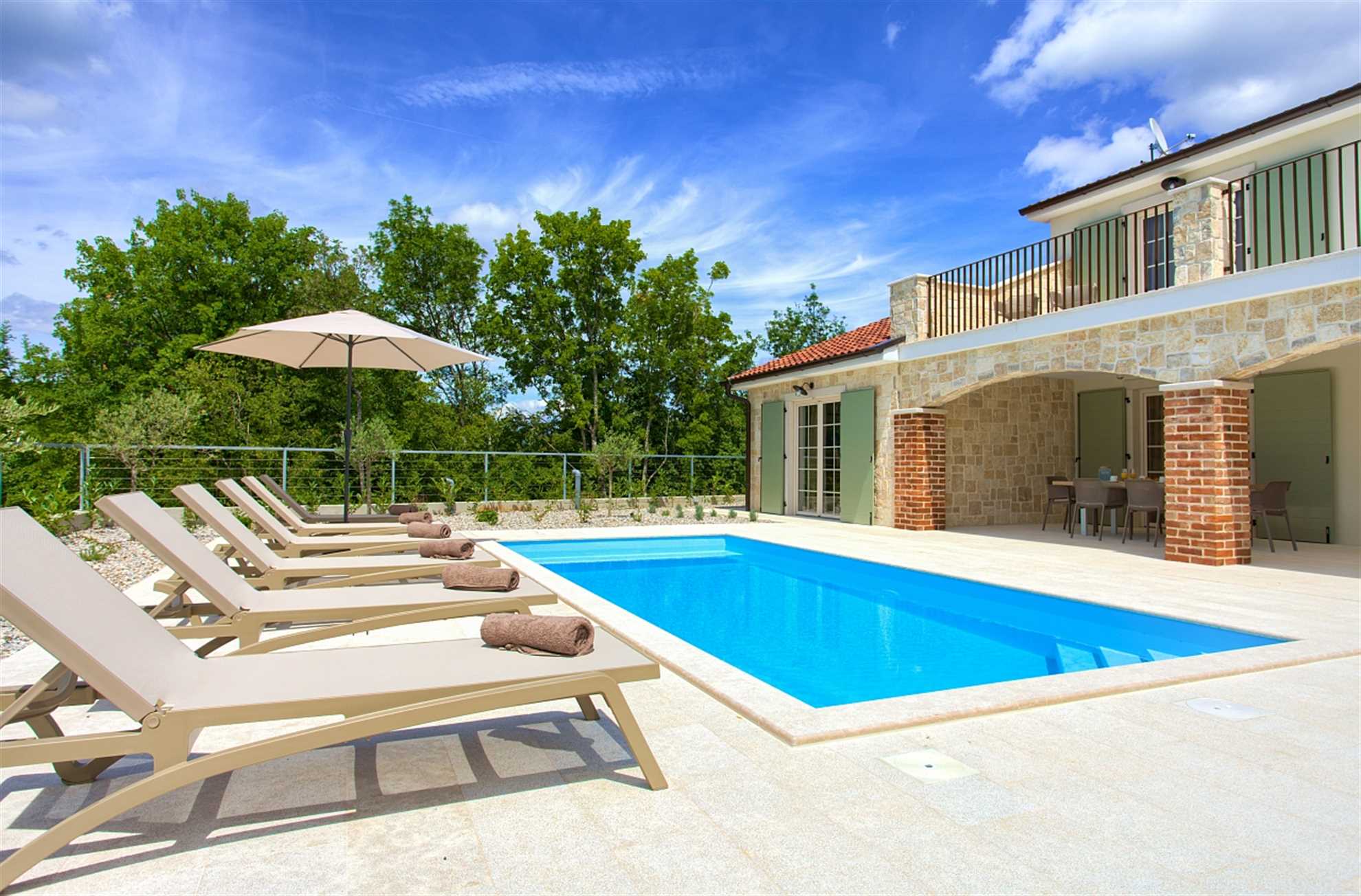 Charming Villa Adria with heated swimming pool for rent in Rasopasno ...