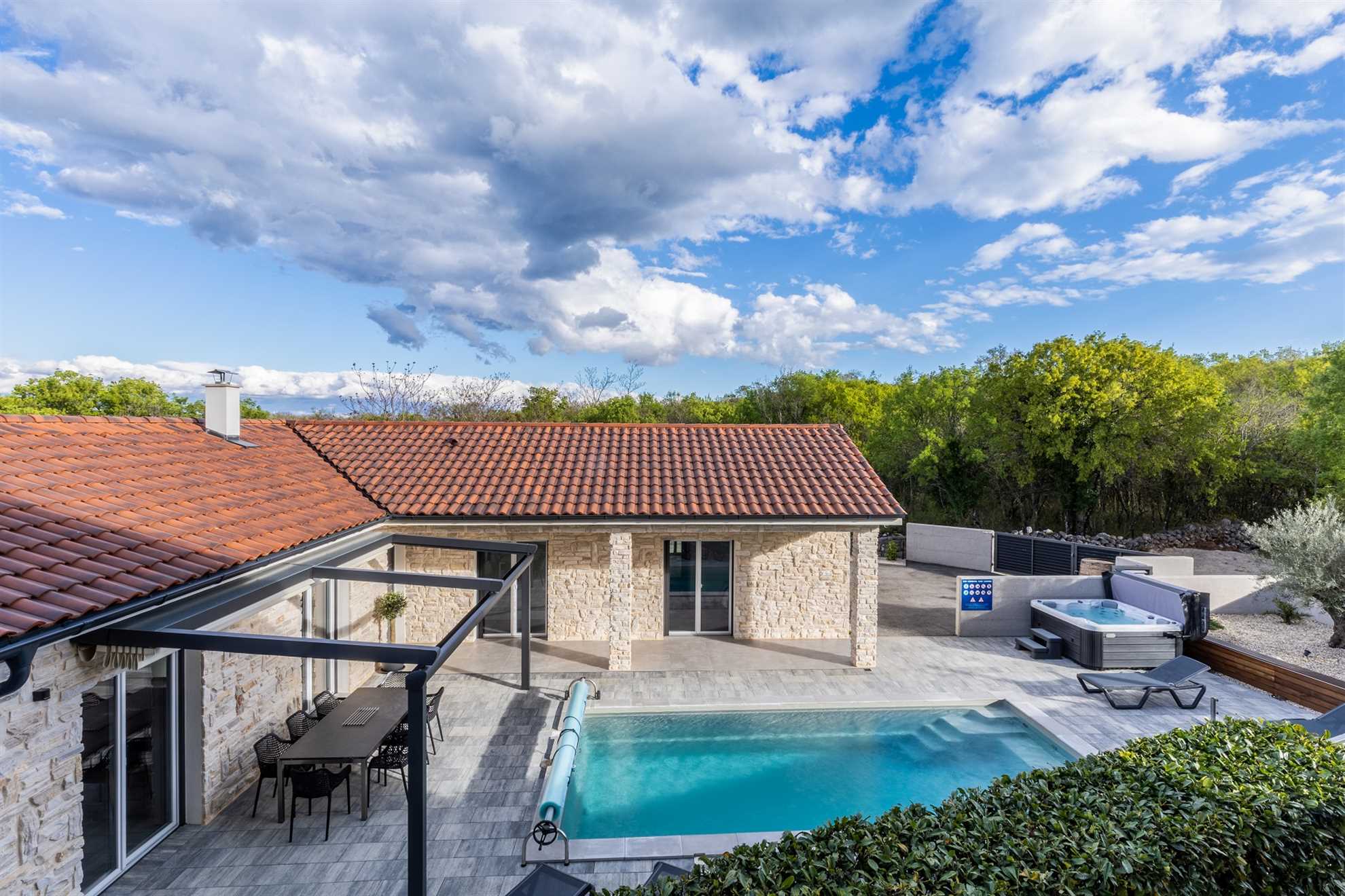 Villa Larra with heated pool & Jacuzzi