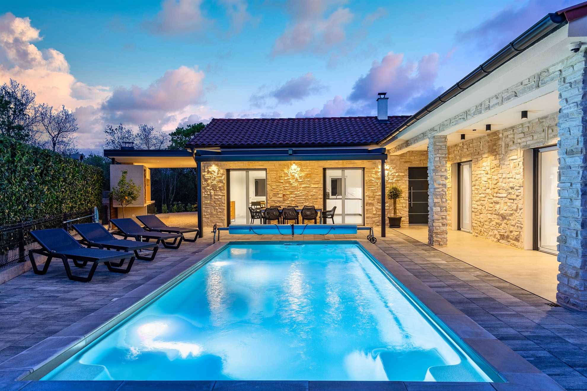 Villa Larra with heated pool & Jacuzzi