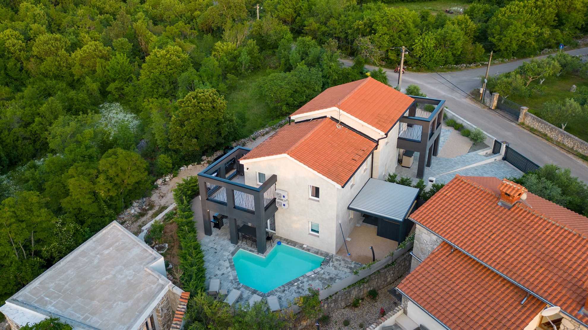 Villa Lota with a heated pool, sauna & E-car charger