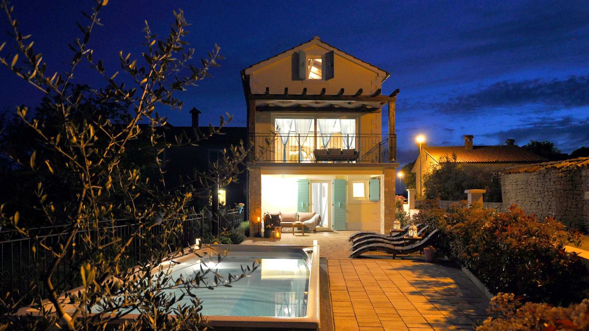 Villa Gisella with heated swimming pool