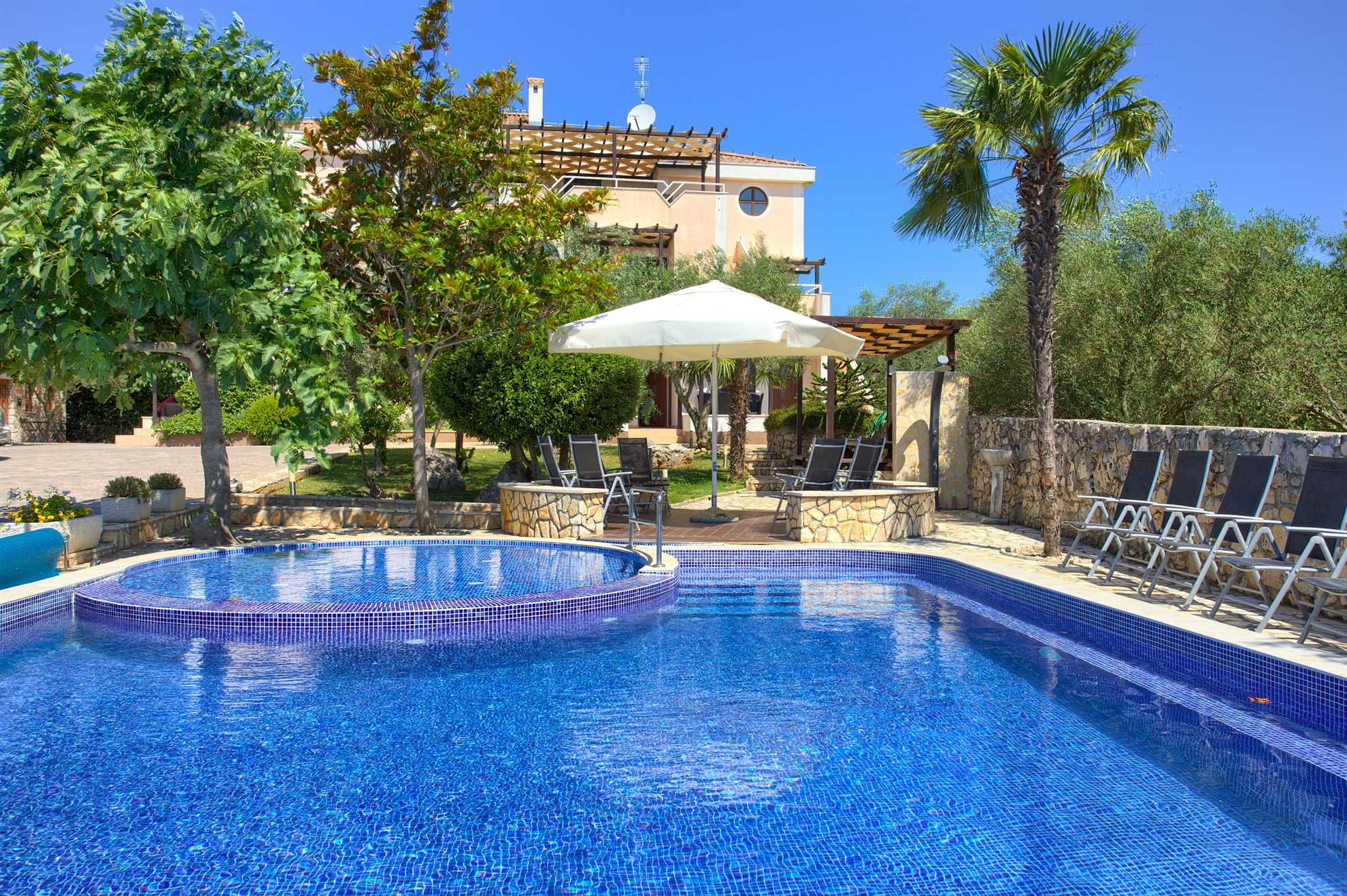 Villa Haya - Apartment MIRTA mit beheiztem Pool