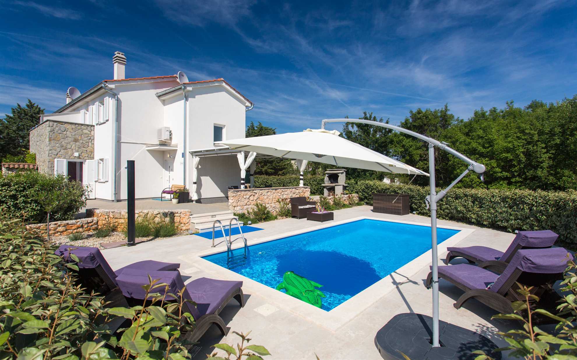 Holiday house CIRIK with heated swimming pool