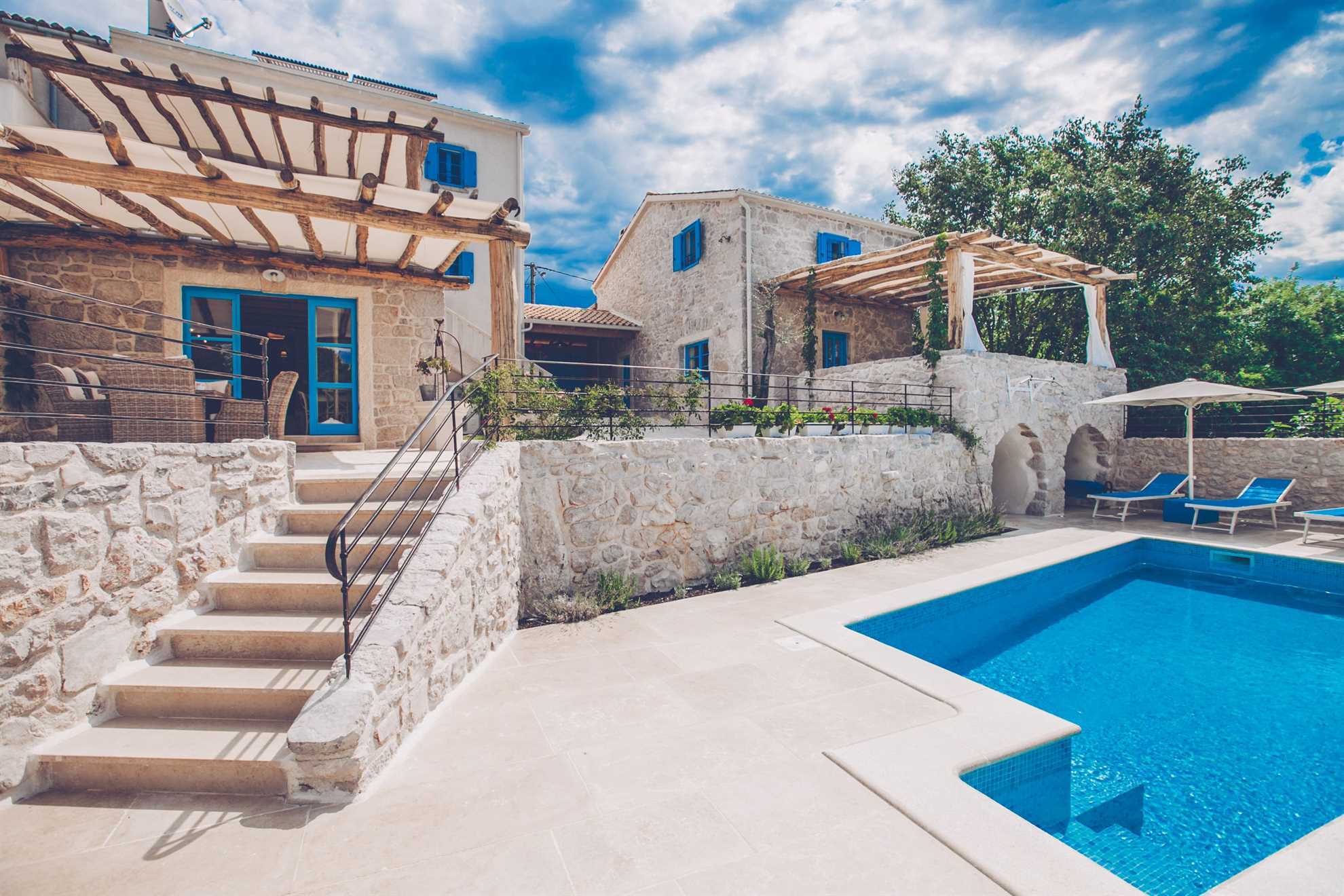 Luksuzna Villa DELUXE sa bazenom i saunom