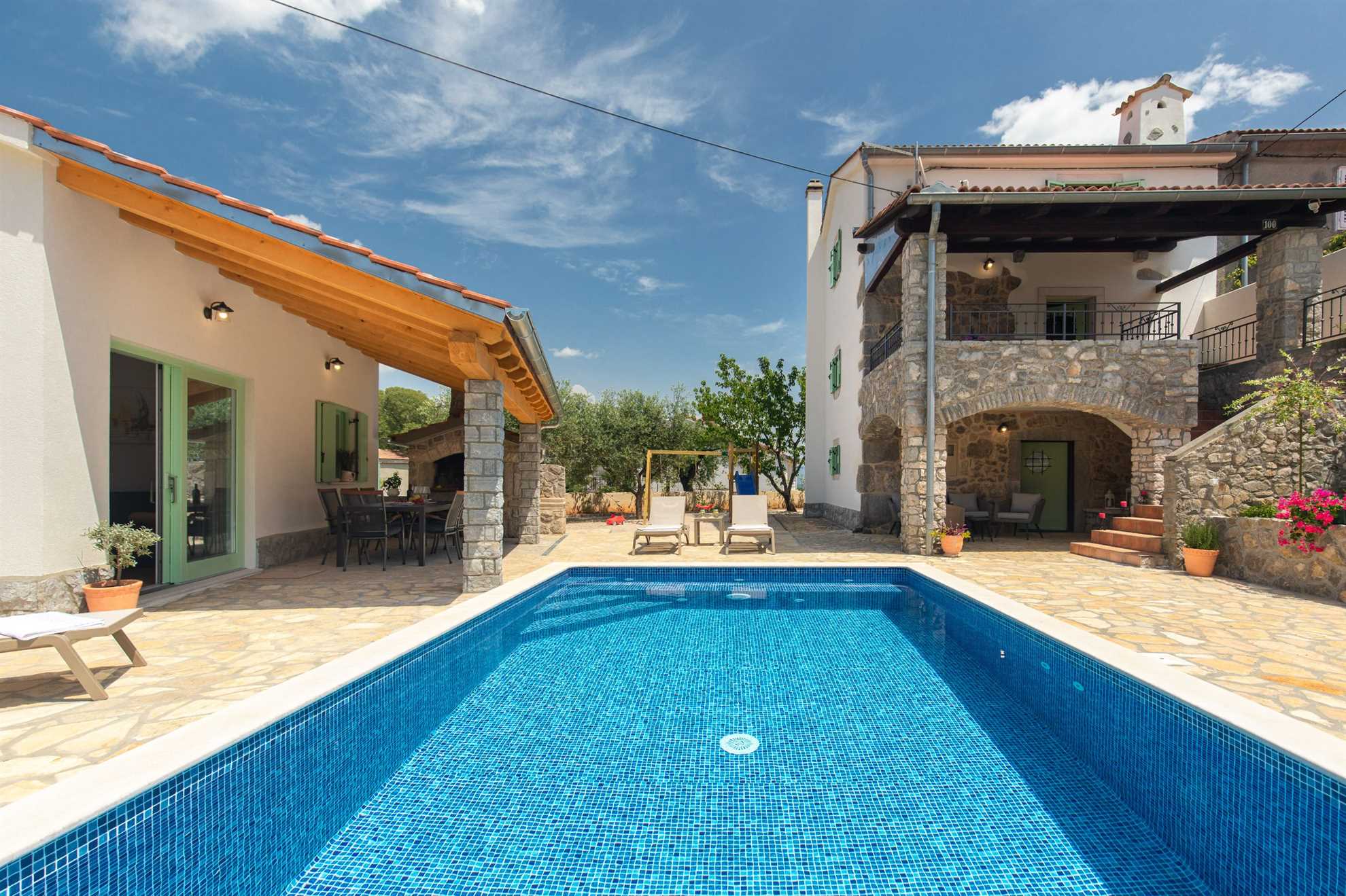 Bella casa in pietra IVA con piscina riscaldata