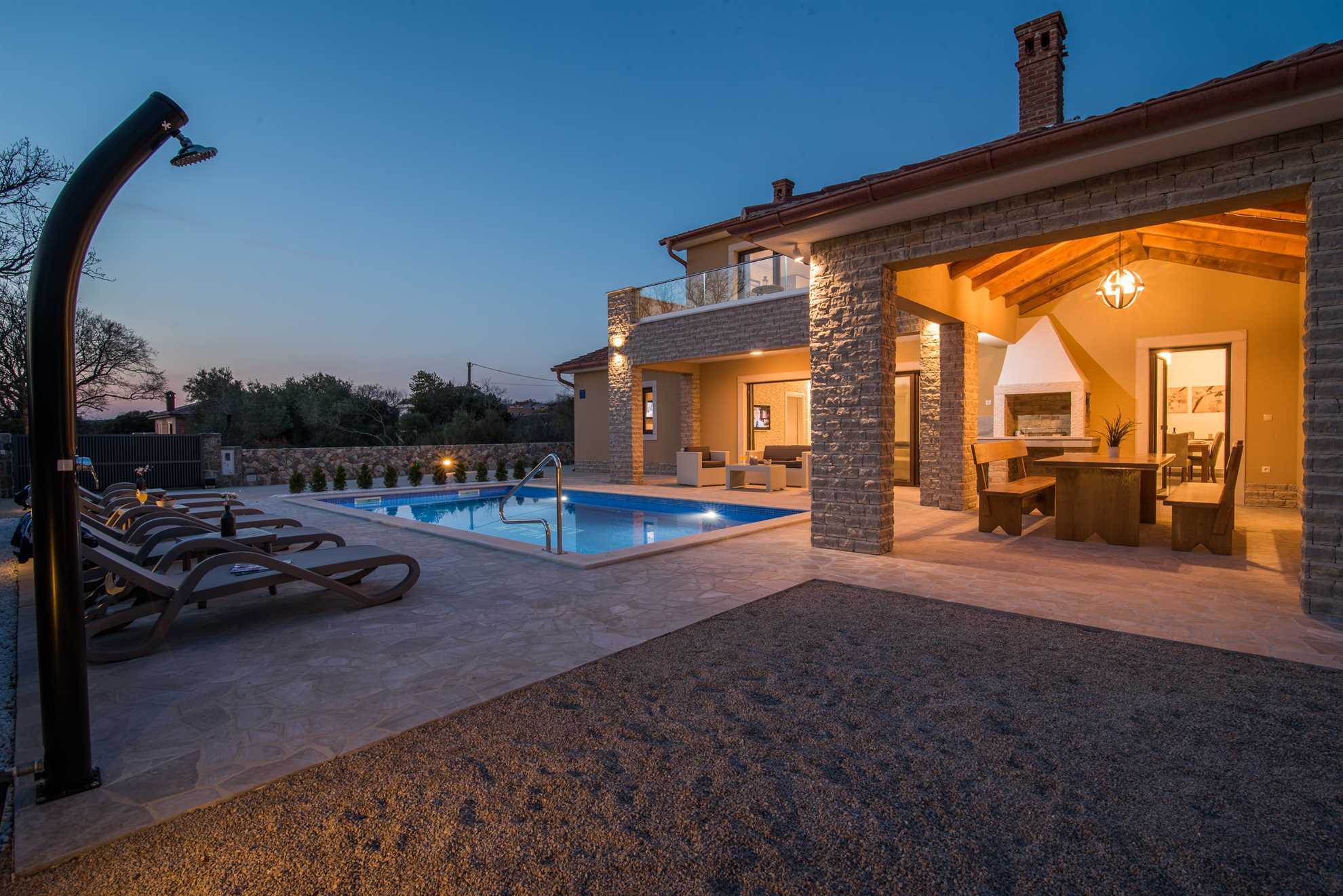 Schöne Villa LAURA mit privatem Pool in Pinezići | Visit Krk