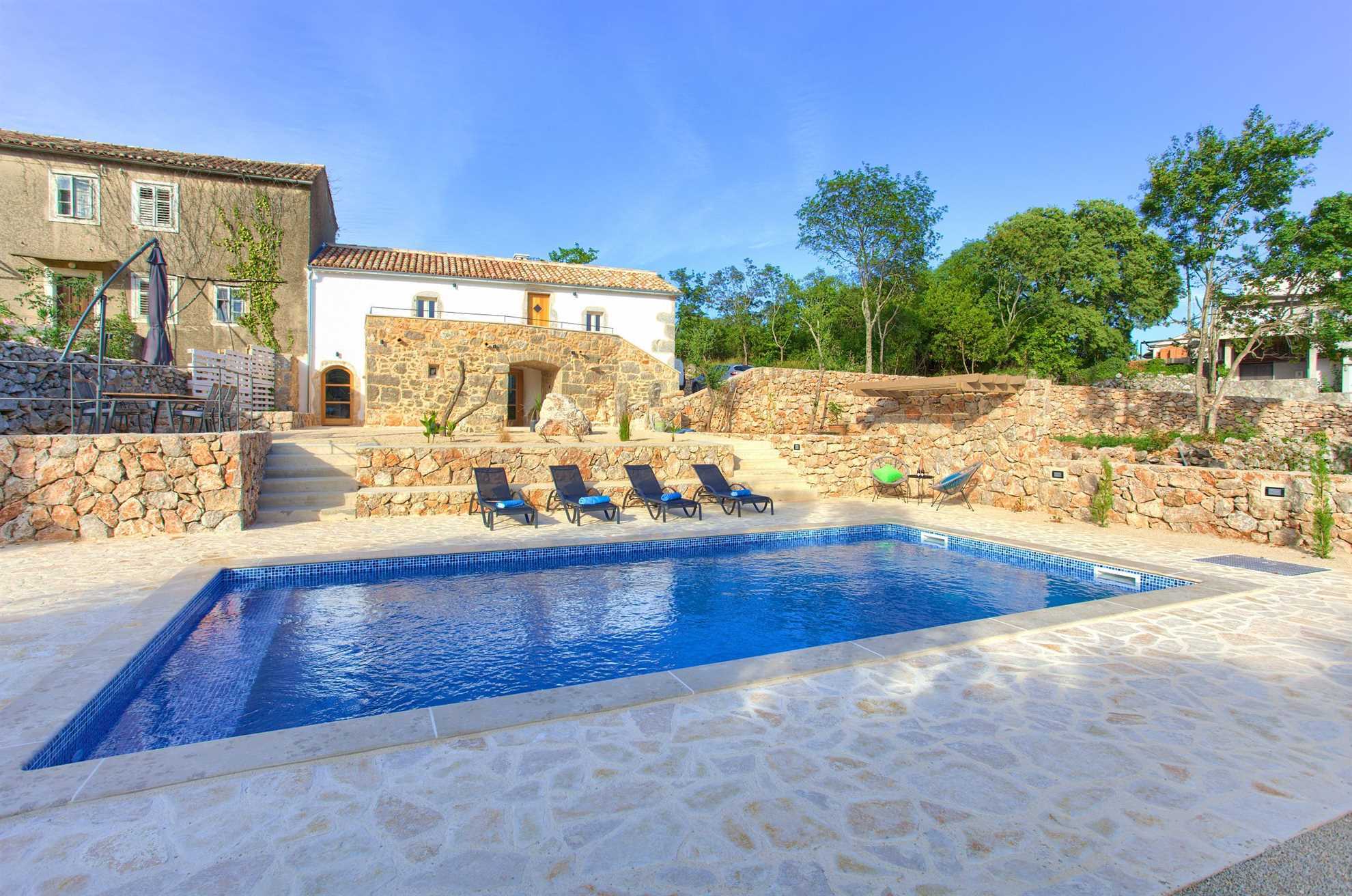 Bellissima Villa MAY con piscina