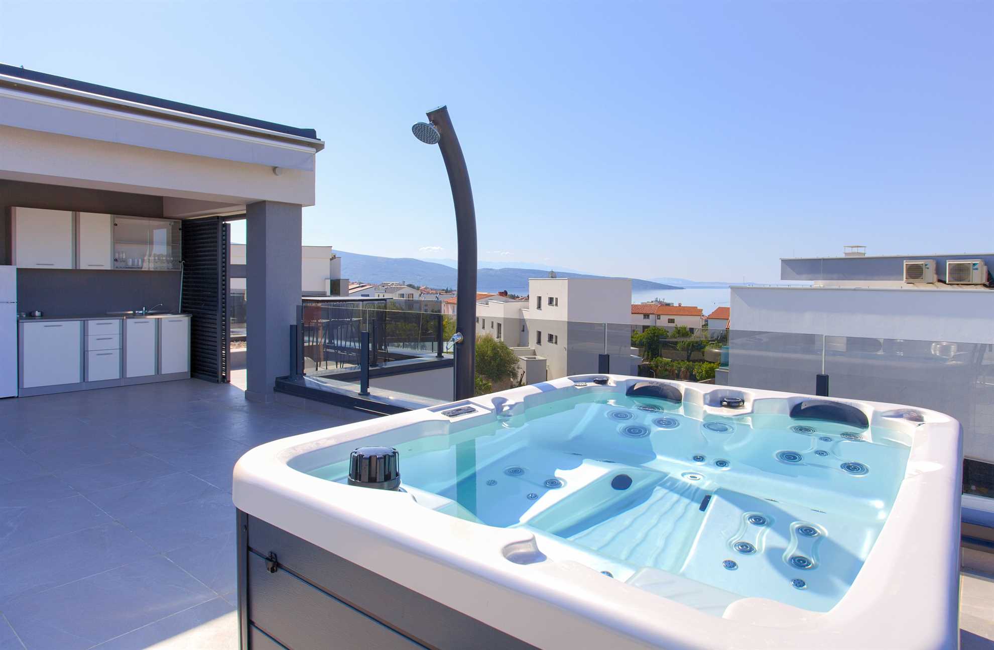 Apartment JOY with sea view and hot tub