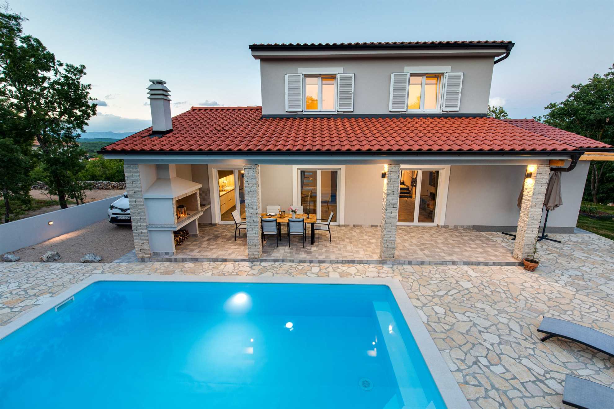 Villa SANDRINA with a heated pool and spacious yard