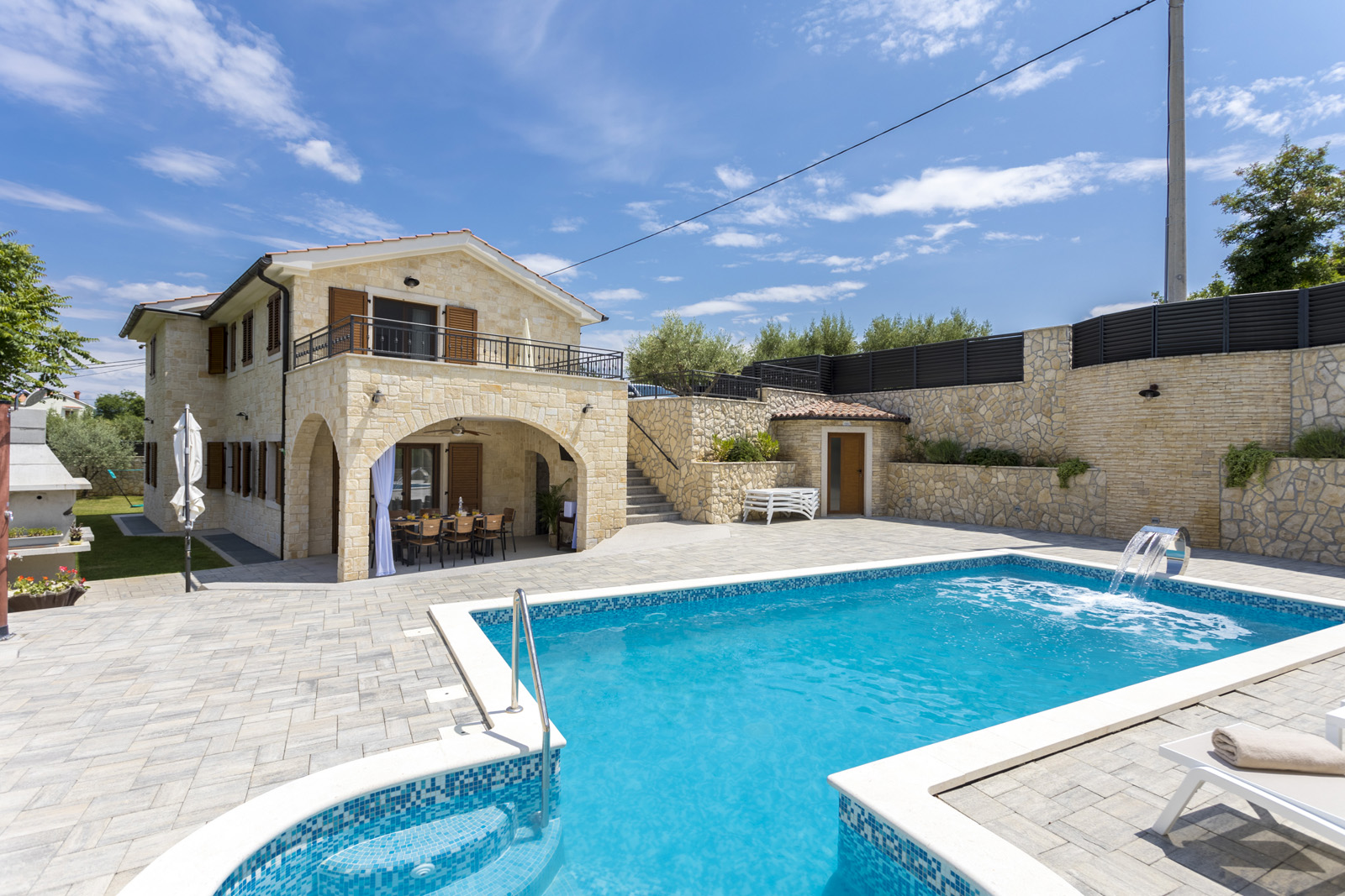 Villa SERENITY con piscina, sauna e jacuzzi