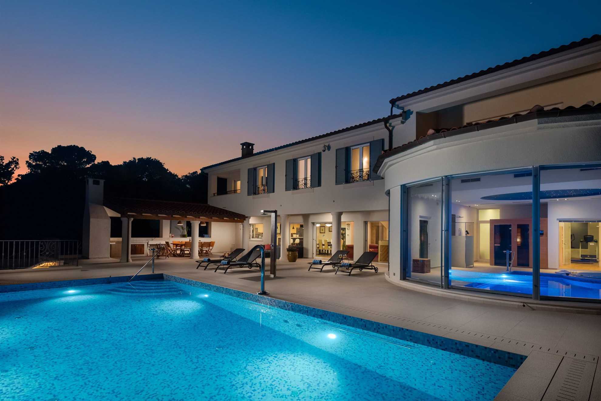 Strandvilla Grandissima mit Pool Villa in Kroatien