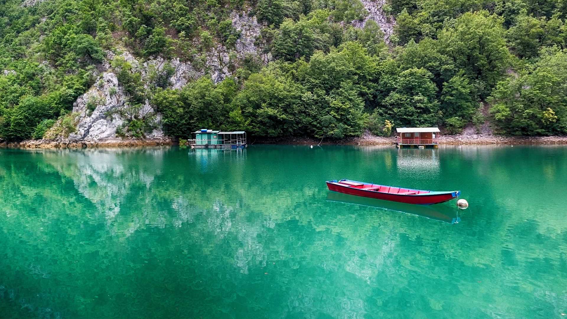 Jezero.jpg