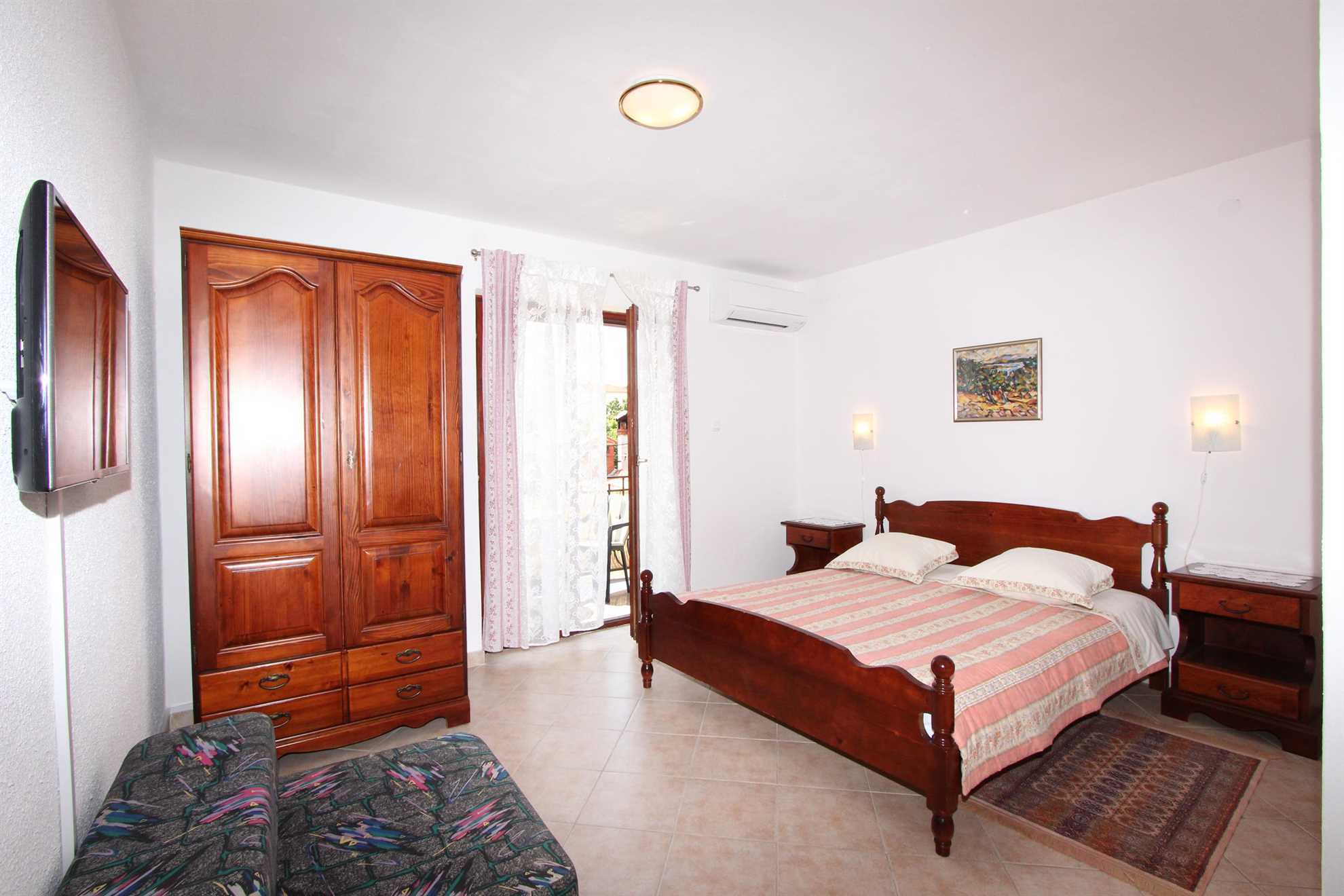 SILVANA One-Bedroom Apartment with Balcony 1 (gornji)