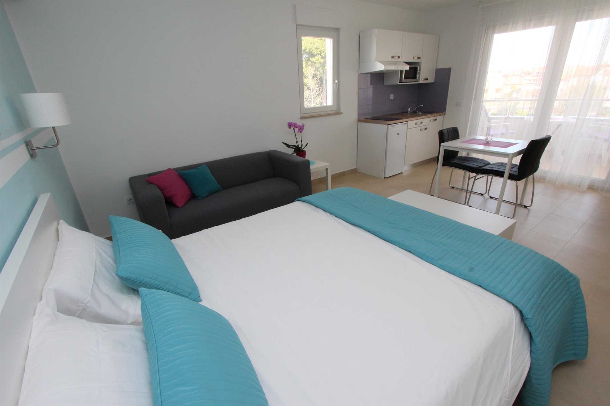 Studio EMANUEL z balkonom 3